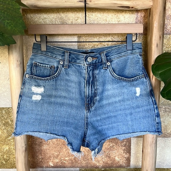 Uniqlo High Waisted Vintage Wash Distressed Frayed Hem Denim Jean Cotton Shorts - Picture 1 of 9